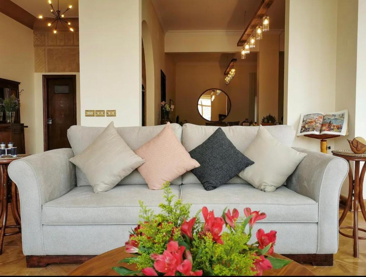 Luxury On The Nile - Zamalek Apartments Cairo Exterior photo